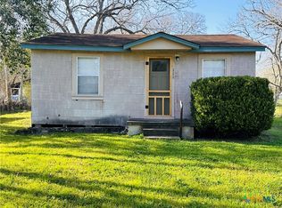 111 Theresa St, Yoakum, TX 77995