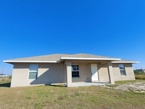 9040 Meadow Cir, Labelle, FL 33935