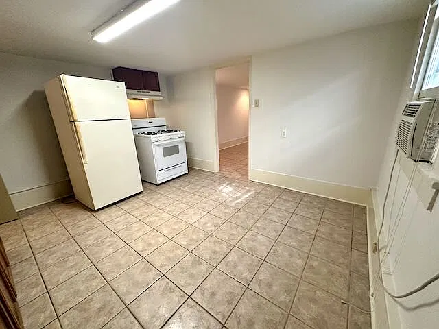 Studio, $875 — Photo 3