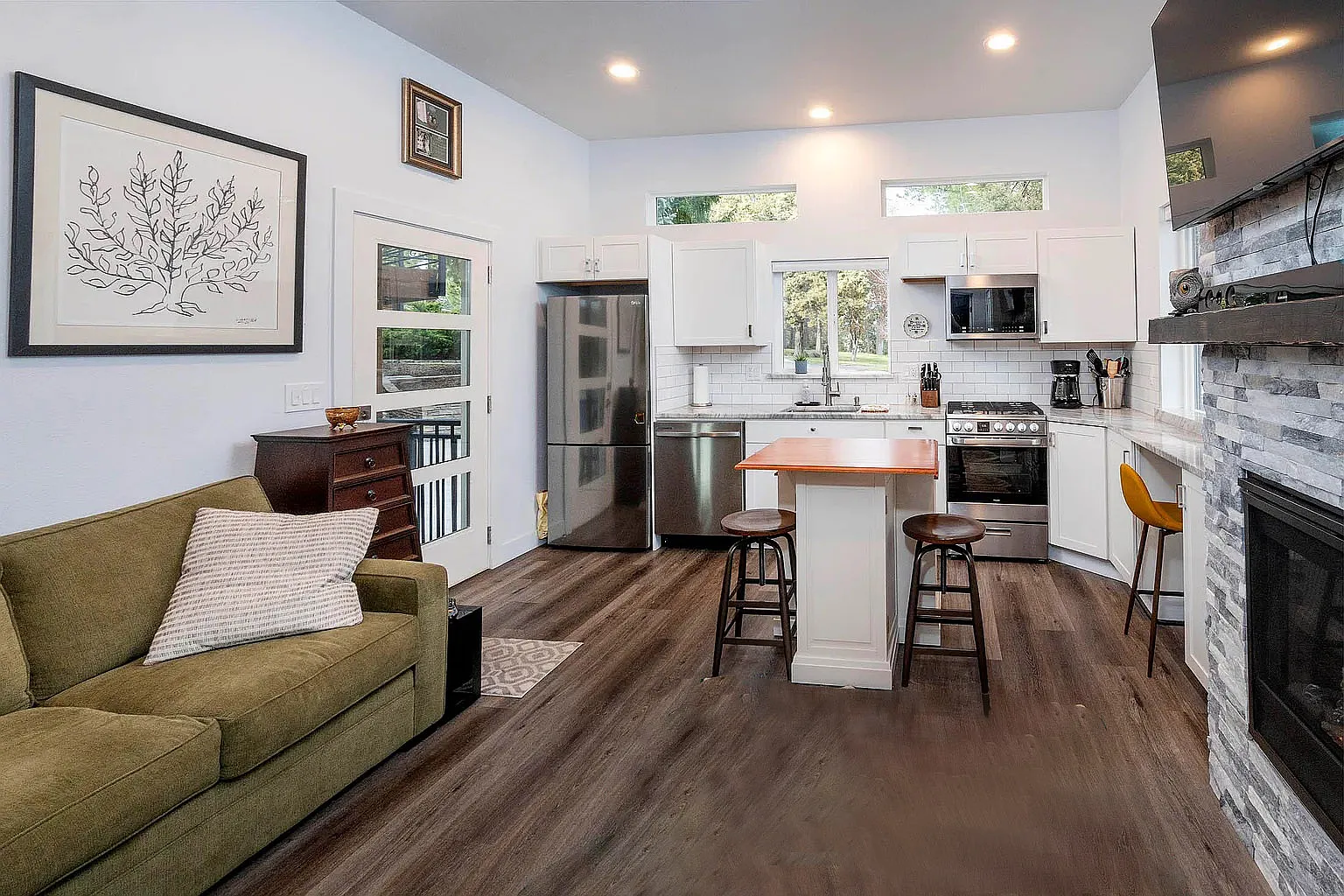 1 bed, 450 sqft, $2,400 — Photo 4