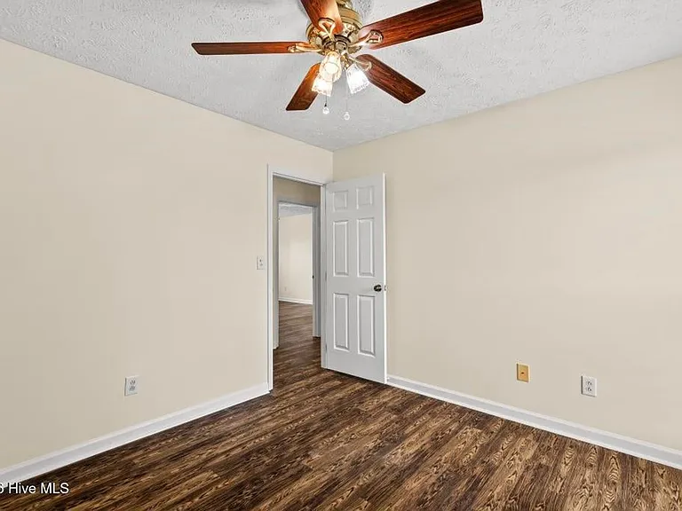 103 Richmond Dr — Photo 21