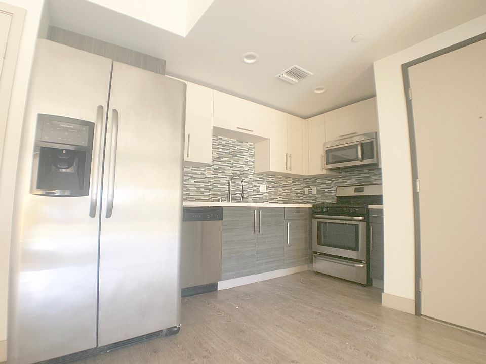 1st image of 3714 Kelton Ave #201