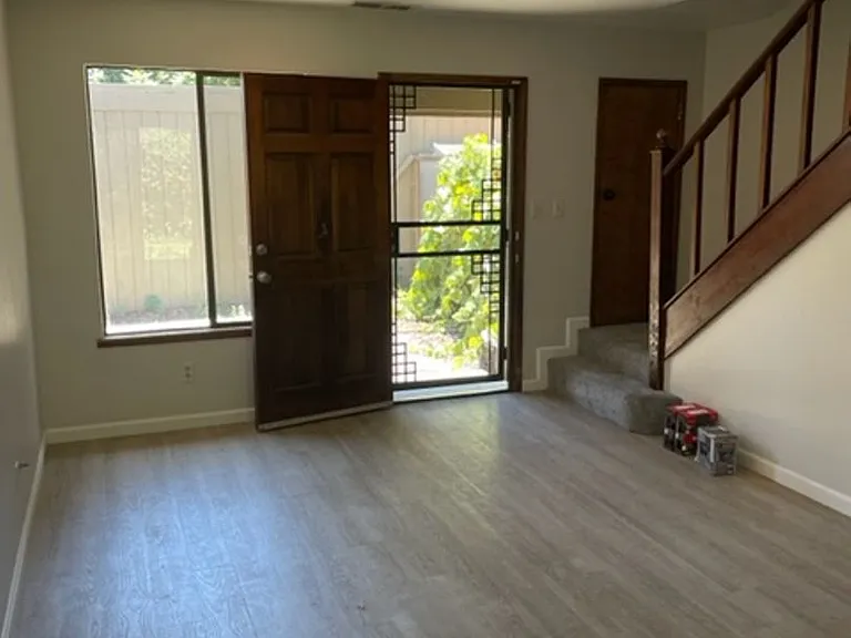 235 W 6th Street — Photo 2