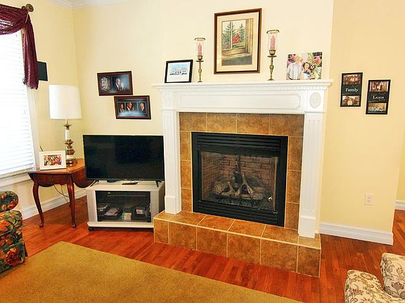 5th image of 2921 Baker Farm Cir