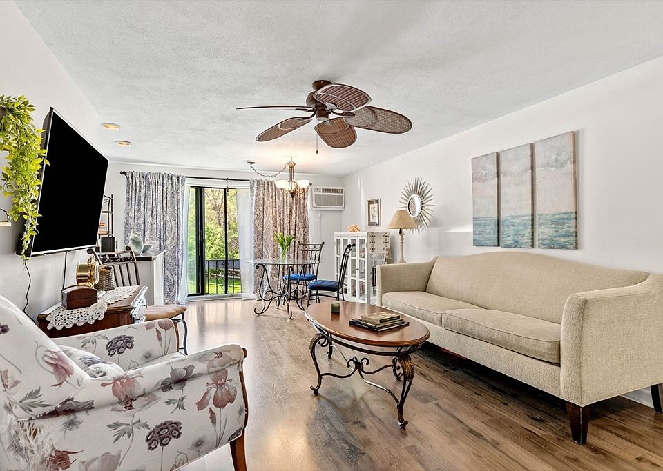 1st image of 17 Glen Devin St #17