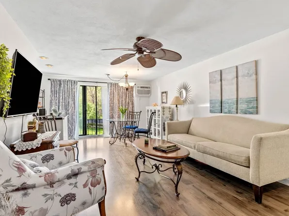 17 Glen Devin St #17, Amesbury, MA 01913