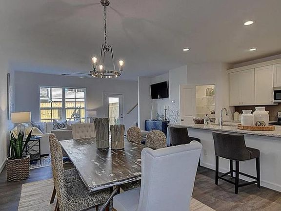4th image of 2455 Fieldsway Dr