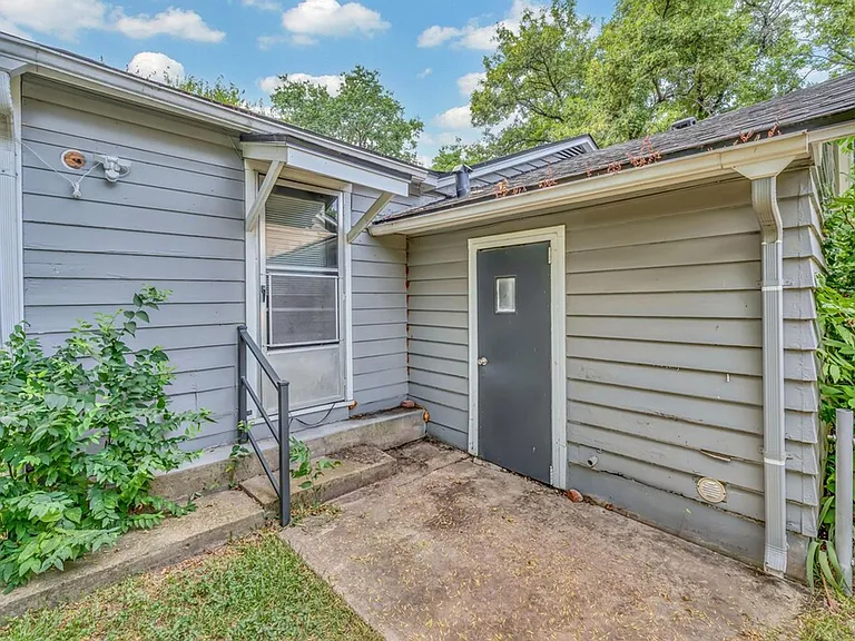 3824 James Ave — Photo 16