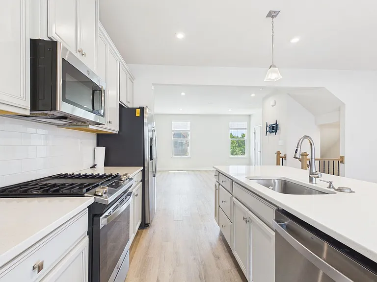 2117 Old Manchester St — Photo 13