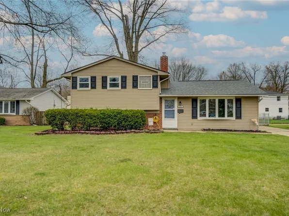 24861 Antler Dr, North Olmsted, OH 44070