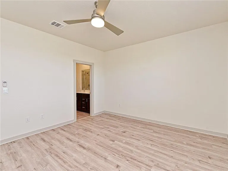 7512 Daves Landing Dr — Photo 13
