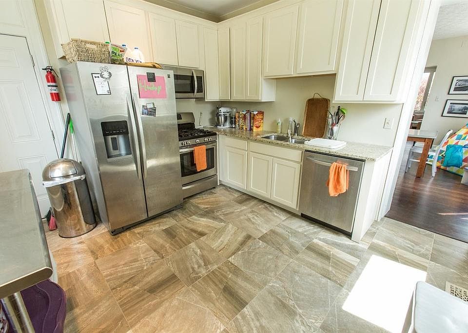 2nd image of 3911 S Jefferson Ave #1