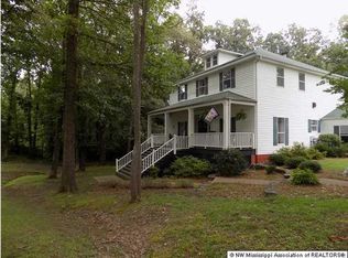 1935 Thousand Oaks Dr, Hernando, MS 38632