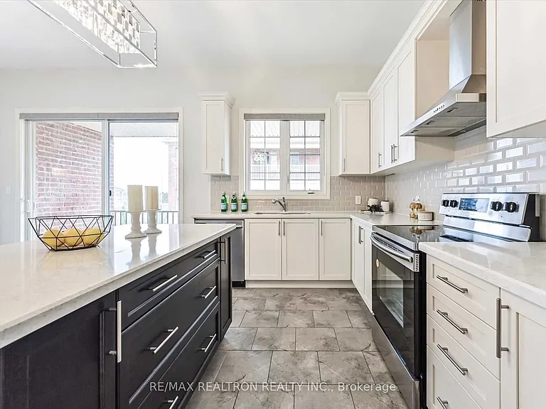 51 Ken Sinclair Cres — Photo 11