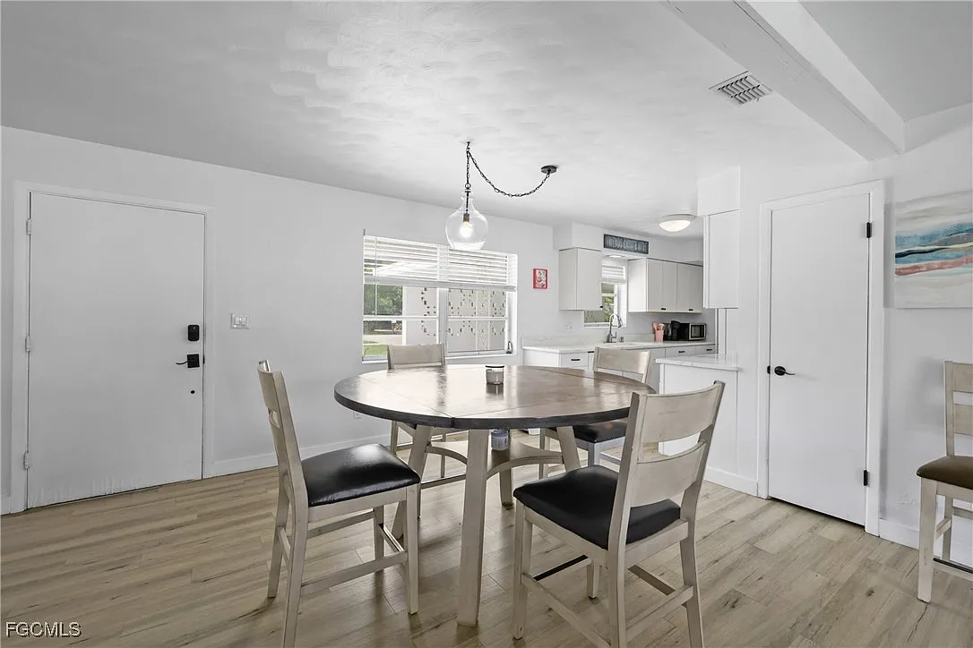 3 bed, 2.0 bath, 1144 sqft, $3,000 — Photo 4