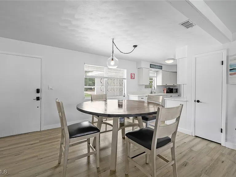 1661 Coronado Rd — Photo 4