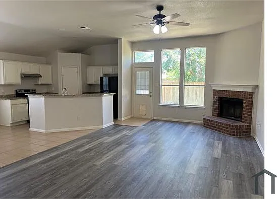 3 bed, 1560 sqft, $2,300 — Photo 1