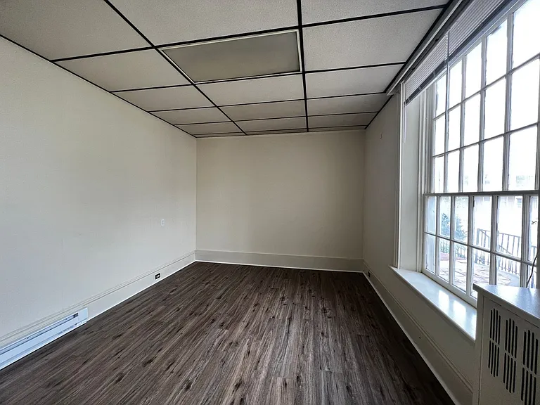 212 E Main St - DNTF — Photo 28