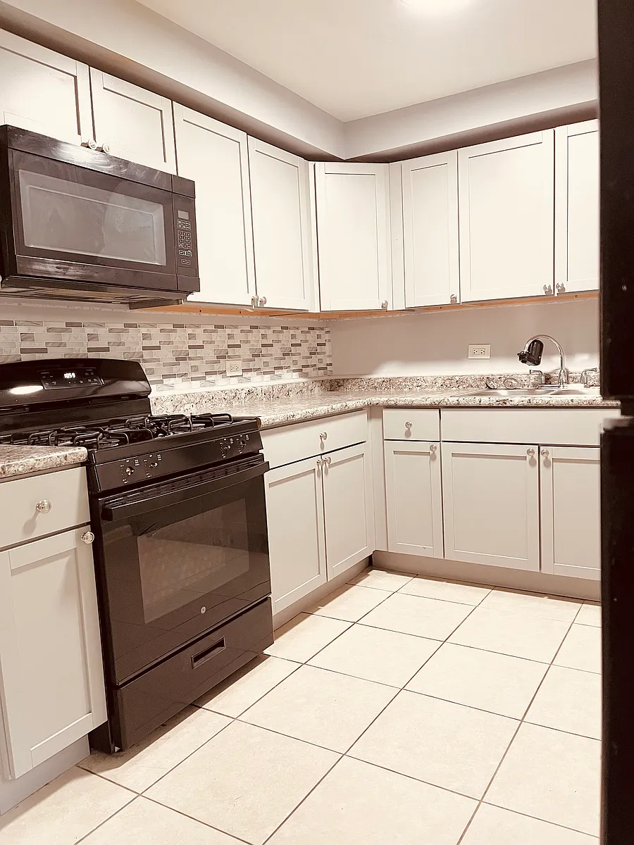 Building Photo - 6933 S Jeffery Blvd #102