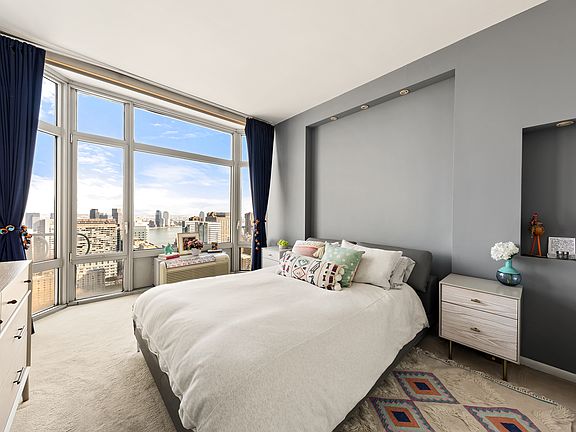 5th image of 200 E 32nd St APT 32E