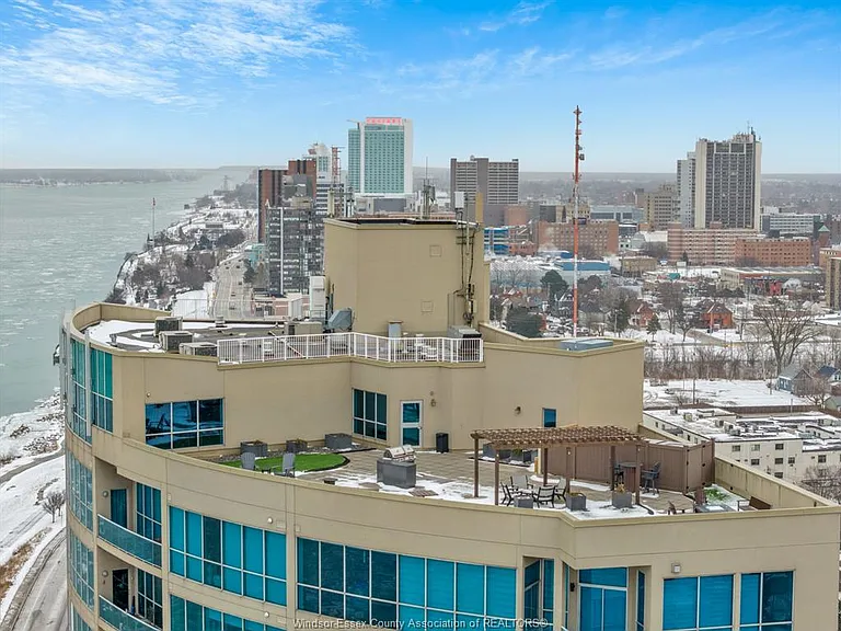 1225 Riverside Dr E #1007 — Photo 34