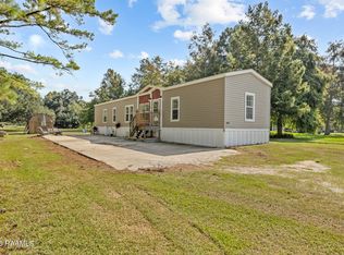 9818 Lake Peigneur Rd, New Iberia, LA 70560