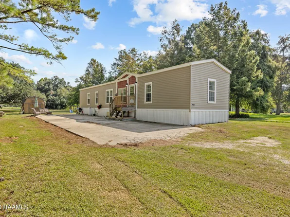 9818 Lake Peigneur Rd, New Iberia, LA 70560