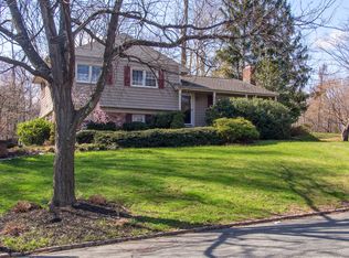 11 Greenwood Rd, Morris Plains, NJ 07950