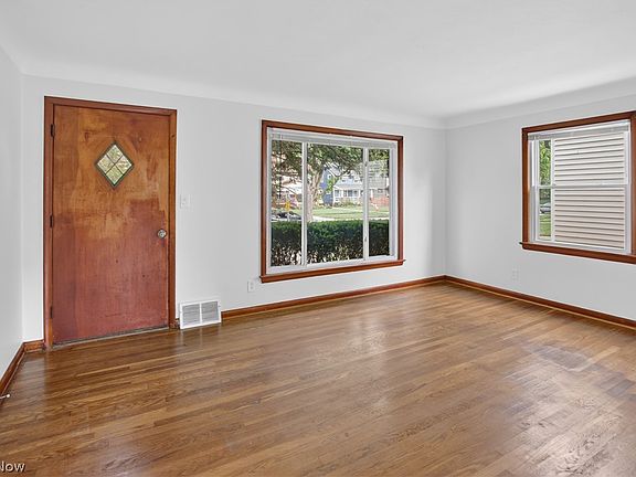 3rd image of 4462 S Hills Dr