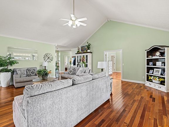 5th image of 500 Henderson Ln