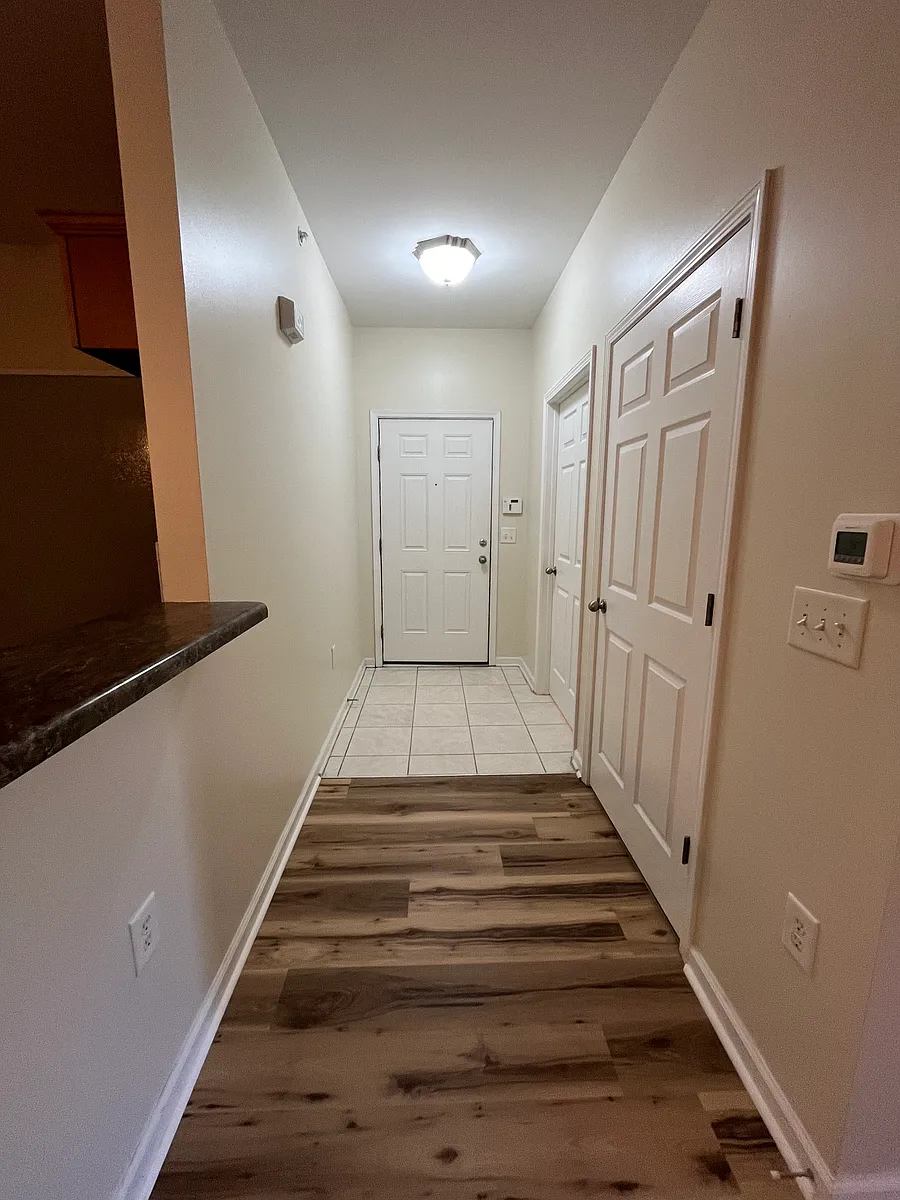 Building Photo - 616 Marshtree Ln #301