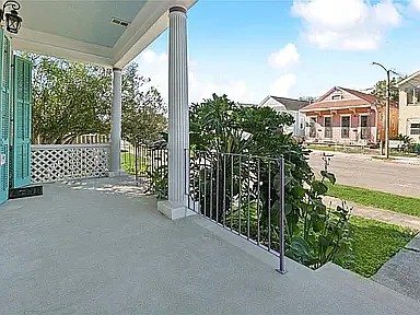 2527 Marengo St — Photo 16