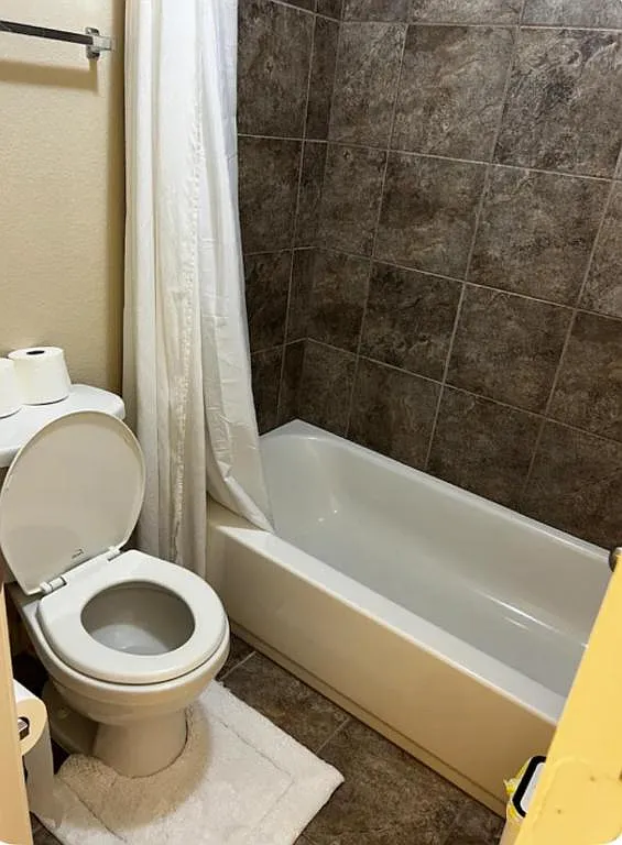5 bed, 2.5 bath, 2193 sqft, $750 — Photo 4