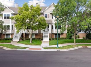 2825 Arona St, Roseville, MN 55113