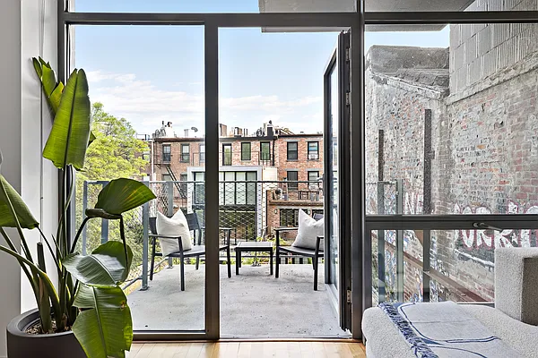 Sold by Compass | media 18