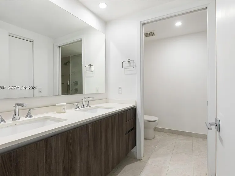 488 NE 18th St #2802 — Photo 10