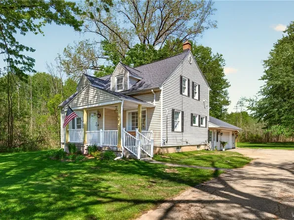 971 Aurora St, Elma, NY 14059