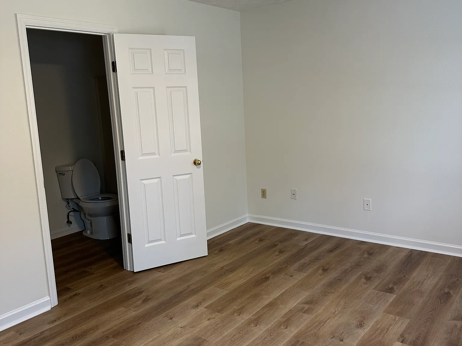 2 bed, 1.5 bath, 1200 sqft, $1,300 — Photo 3