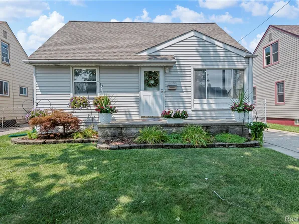 13384 Jobin St, Southgate, MI 48195