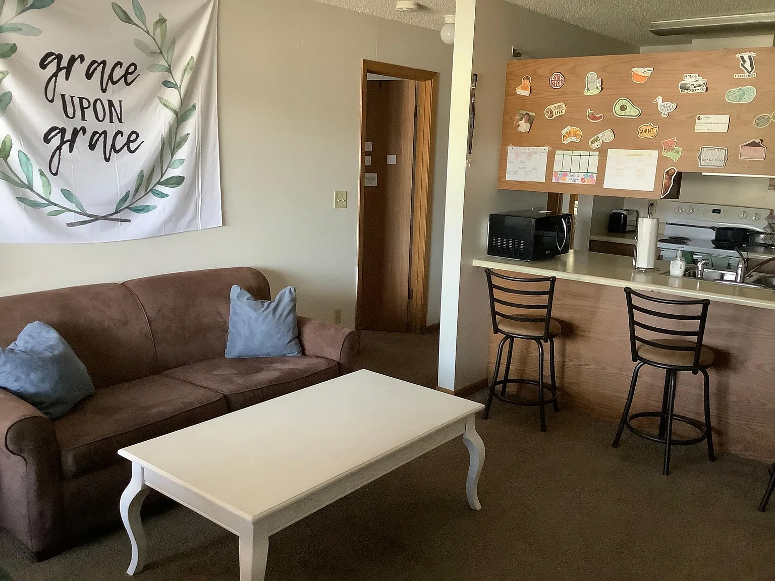 3 bed, 735 sqft, $1,560 — Photo 1