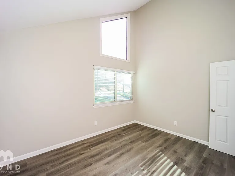 4355 Valley Brook Ln — Photo 10