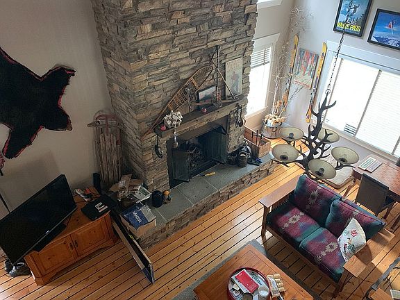 wood fireplace w/gas lighter