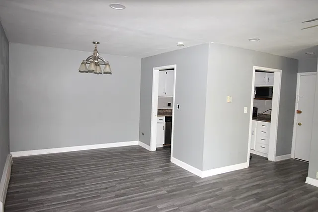 Building Photo - 9S120 Lake Dr #201