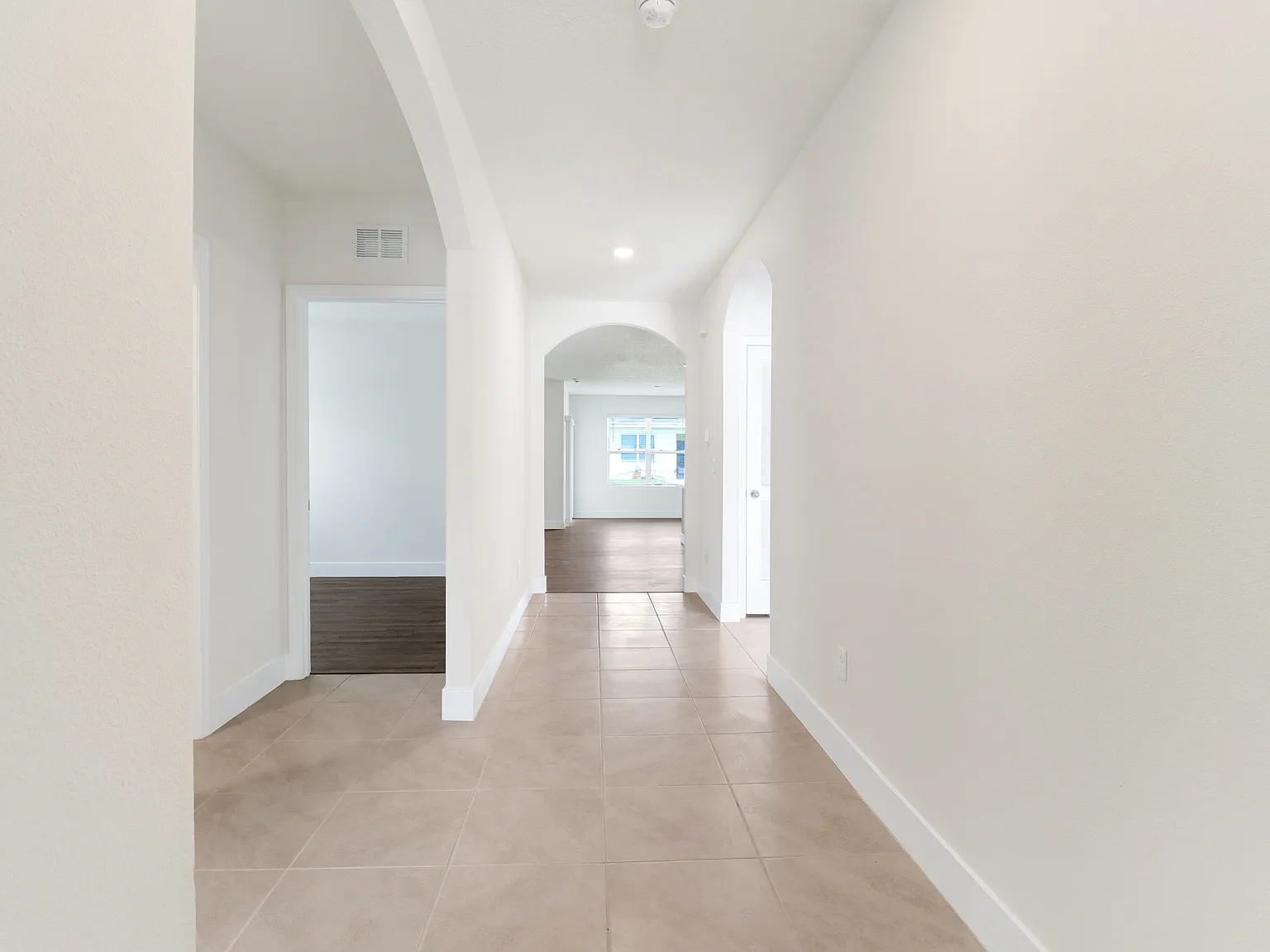 3 bed, 1690 sqft, $2,400 — Photo 4