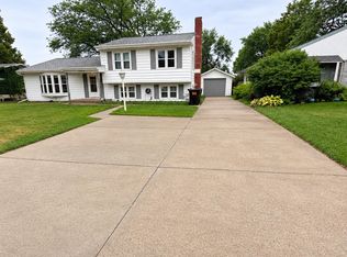 1004 Hillcrest Rd, Wayne, NE 68787