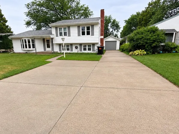 1004 Hillcrest Rd, Wayne, NE 68787