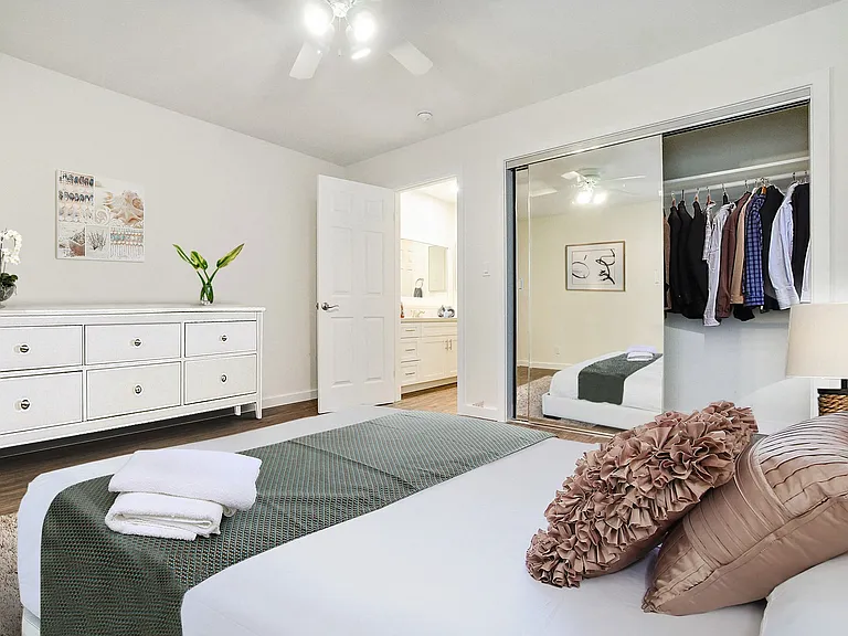 The Seville Apartments — Photo 20