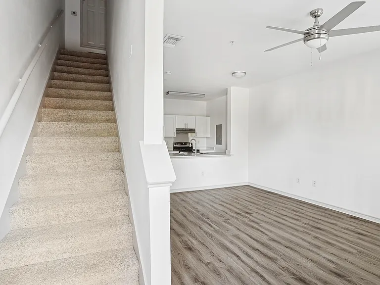 8004 W Virginia Dr — Photo 6