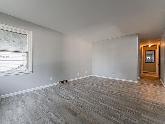 3rd image of 1107 N McLean St