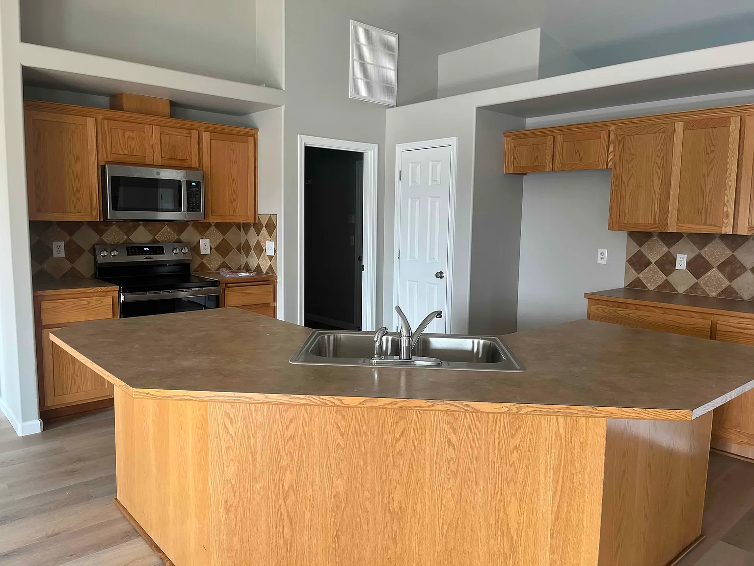 5309 Arthur Ln — Photo 3